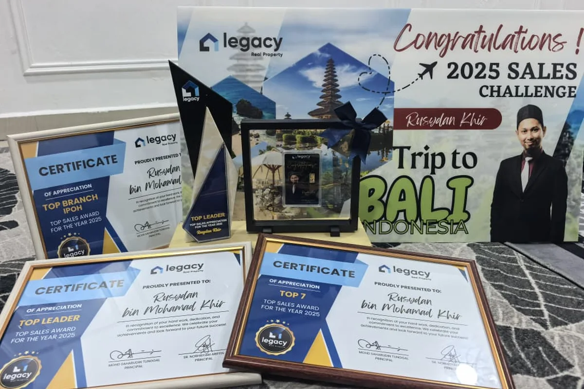 Trofi, sijil dan penghargaan pencapaian Rusydan bersama Legacy Real Property