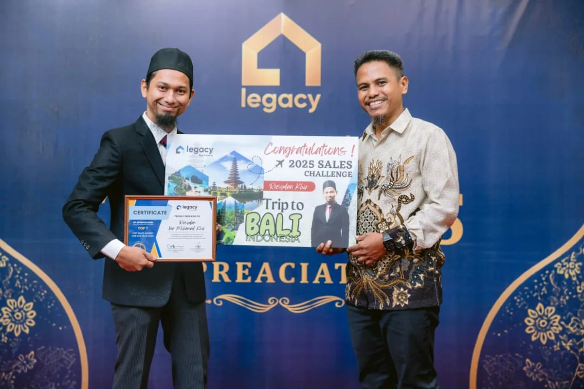 Rusydan menerima penghargaan Top Sales dan Sales Challenge 2025