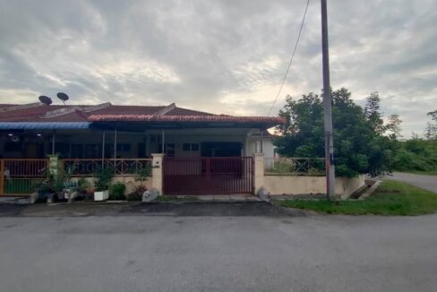 Ejen Hartanah Sg Siput-Corner Lot Teres Setingkat Di Taman Bunga Tanjung
