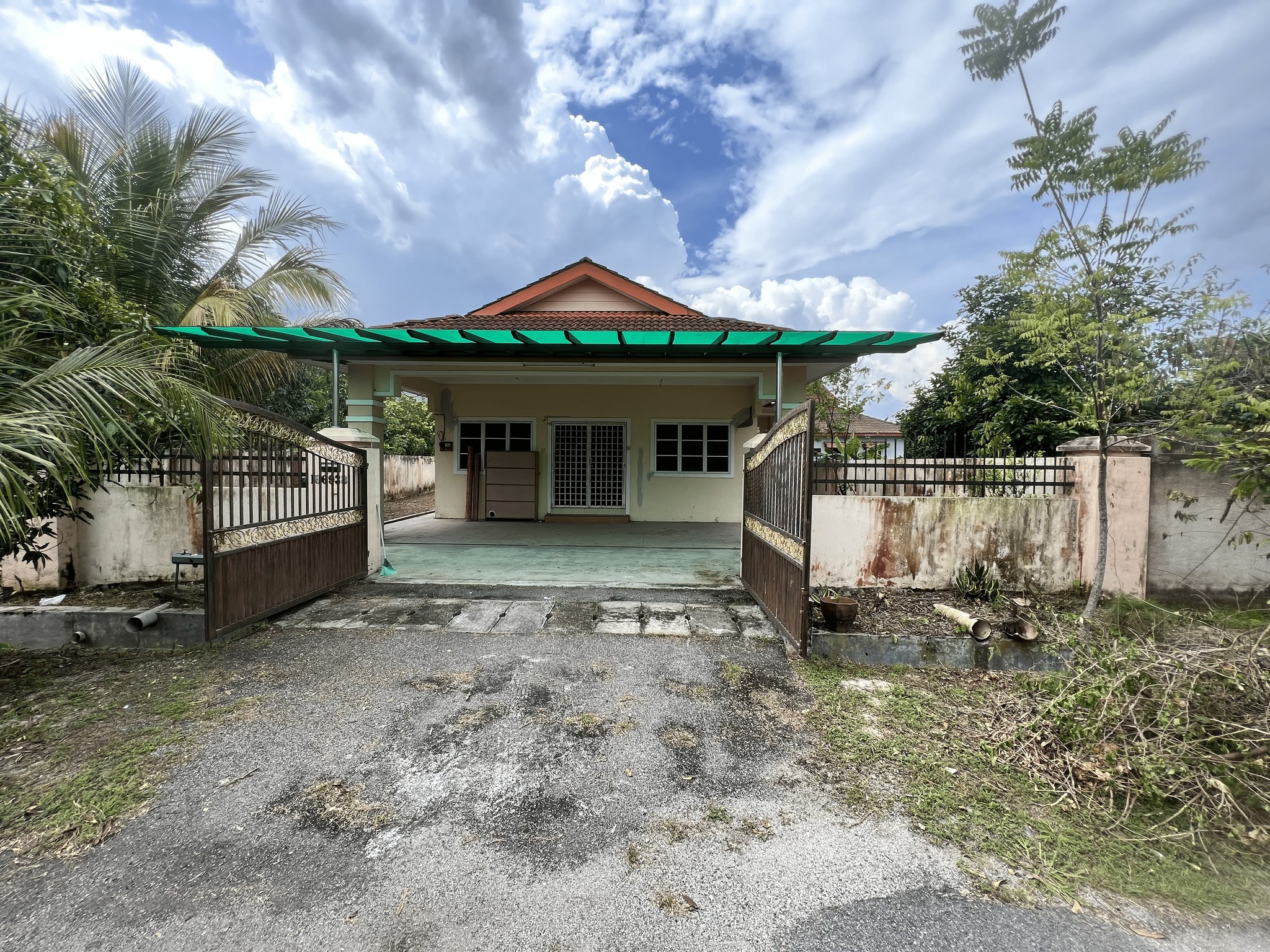 Rumah Banglo Setingkat Untuk Dijual Di RPT Batu 10 Chemor, Perak
