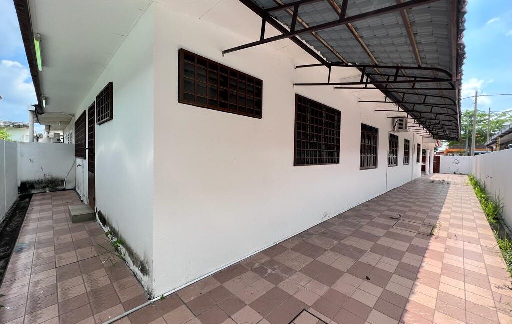 (Facing Open) Rumah Semi D Untuk Dijual Di Taman Fasa 2J Manjung Perak (17)