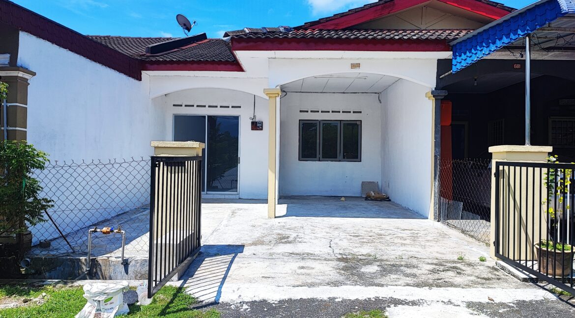 [OPEN FACING] Rumah Teres Stingkat Untuk Dijual Di Taman Diawan, Mambang Diawan, Kampar Perak (9)
