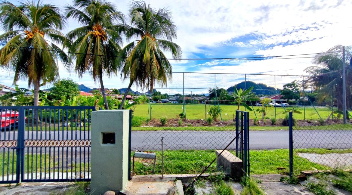 Rumah Semi D Setingkat Untuk Dijual di Taman Hiburan, Tambun, Ulu Kinta Perak (10)