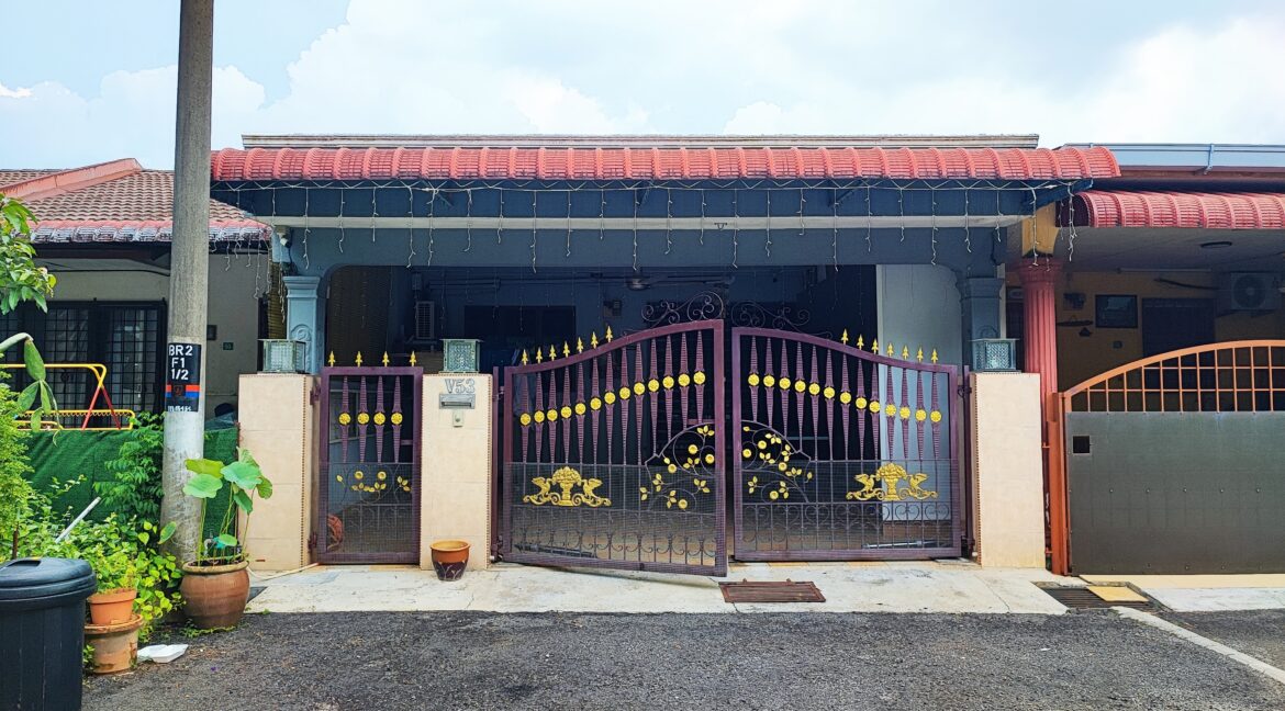 [Renovated & Fully Furnished] Rumah Teres Setingkat Untuk Dijual di Behrang 2020, Perak (12)