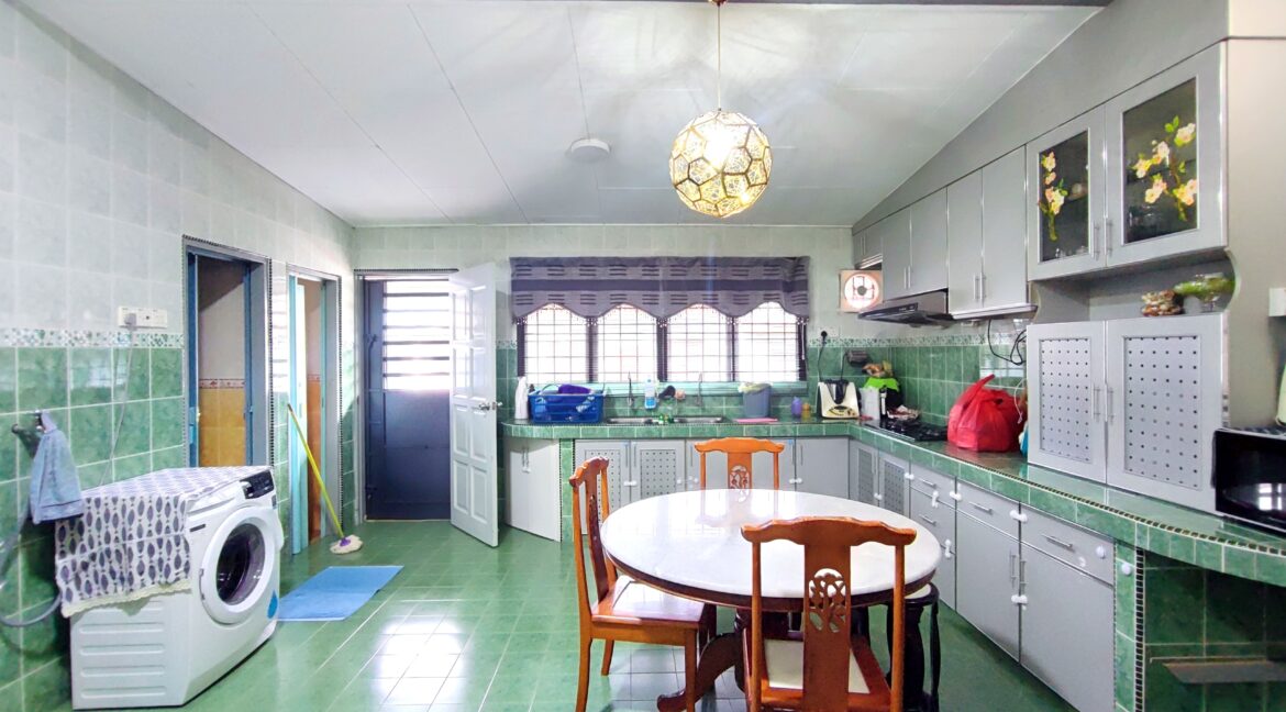 [Renovated & Fully Furnished] Rumah Teres Setingkat Untuk Dijual di Behrang 2020, Perak (5)