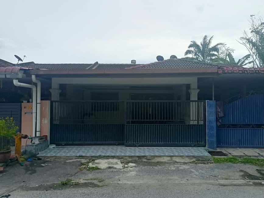 Rumah Teres 1 Tingkat Kawasan Belakang Klinik Kesihatan Tanjung Rambutan