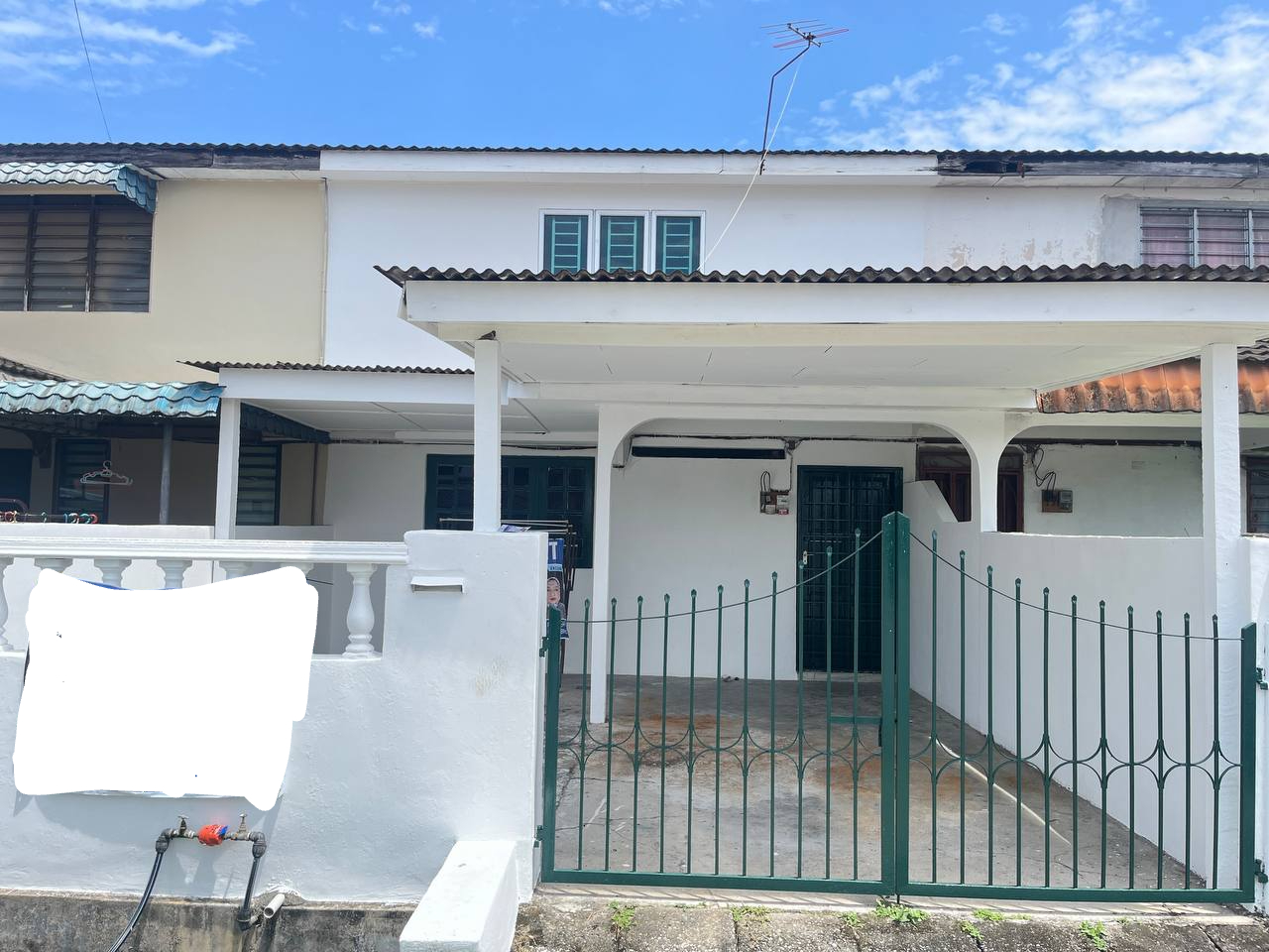 Rumah Teres Dua Tingkat Untuk Dijual Di Taman Saga, Tambun